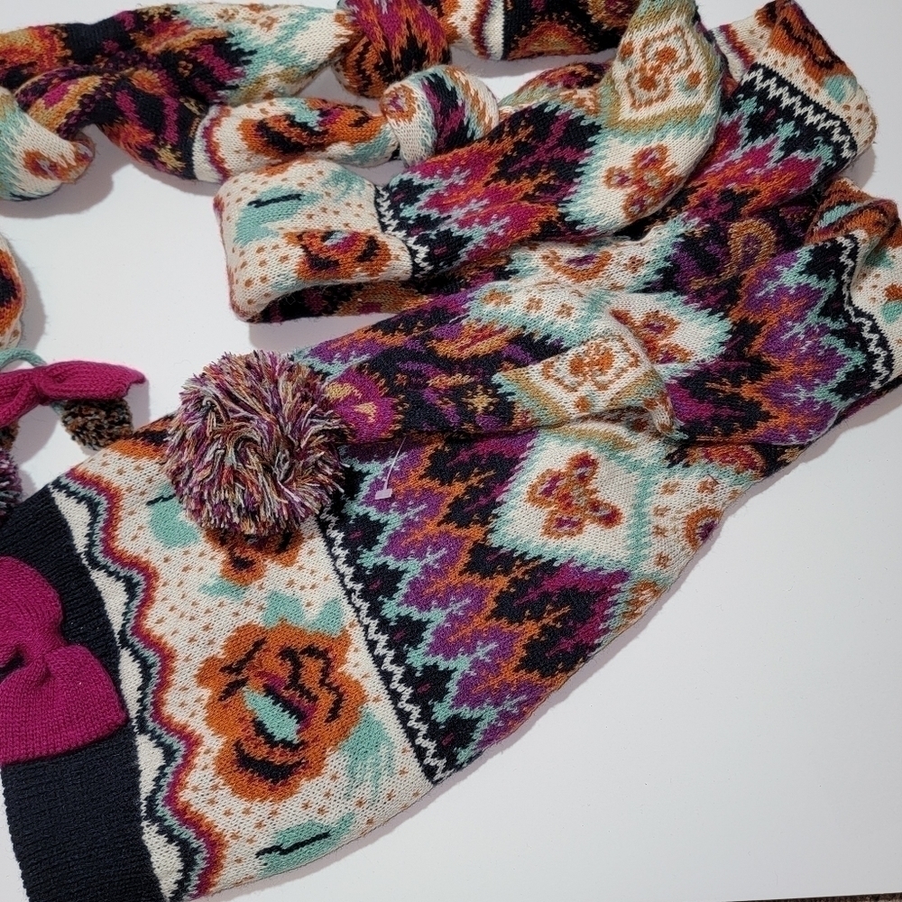 Knit Scarf and Stocking Hat pom poms and bows - Picture 11 of 12